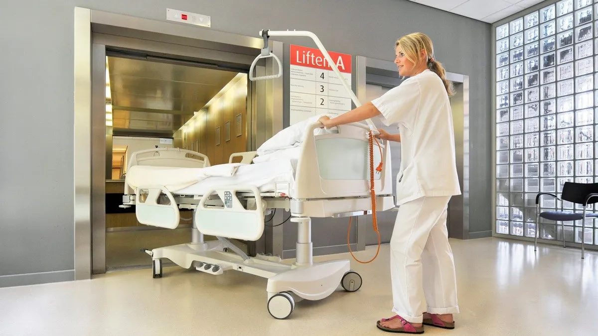 استخدامات مصاعد المستشفيات